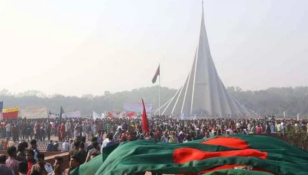 জাতীয় স্মৃতিসৌধে জনতার ঢল : জাতির শ্রেষ্ঠ সন্তানদের শ্রদ্ধাভরে স্মরণ