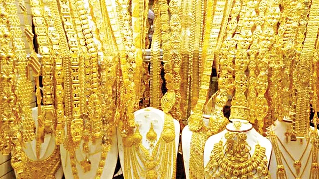 সোনার দাম আবারও বেড়ে লাখের কাছাকাছি, যা দেশের ইতিহাসে সর্বোচ্চ