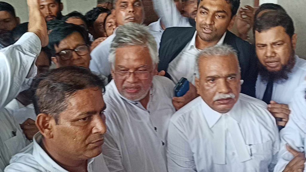 এম্বুল্যান্সে কারাগারে পাঠানোর আবেদন আমানের