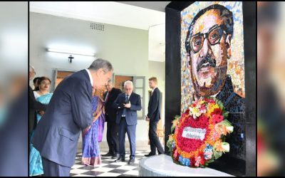 বঙ্গবন্ধুর প্রতিকৃতিতে রাশিয়ার পররাষ্ট্রমন্ত্রীর শ্রদ্ধা