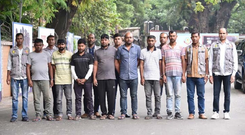 র‌্যাব পরিচয়ে গাড়ি থামিয়ে ৪৮ লাখ টাকা লুটে নিলো ডাকাত দল