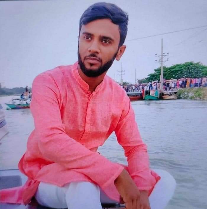 বেতন বৃদ্ধির দাবিতে গাজীপুরে শ্রমিক বিক্ষোভ, পুলিশের গুলিতে এক শ্রমিকের মৃত্যু