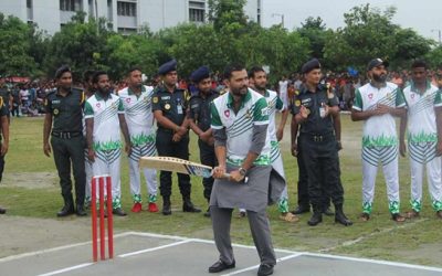 কারাবন্দিদের সঙ্গে খেললেন মাশরাফি