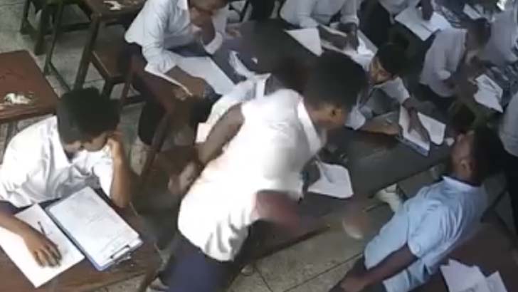 পরীক্ষার হলে শিক্ষককে চড় মারল ছাত্র! ভিডিও ভাইরাল