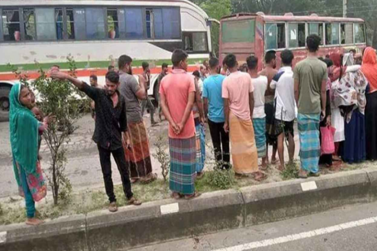 ময়মনসিংহে বাসচাপায় ৪ পোশাককর্মী নিহত