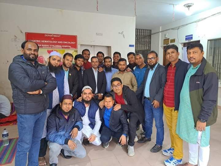 ক্যান্সার আক্রান্ত মেয়ের পাশে মতলব উত্তর ৯৯র বন্ধুরা