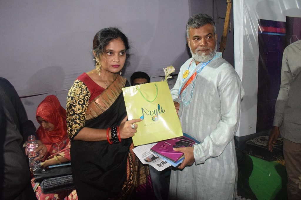 নাদিয়া আফরীন এর আমি নারী বইয়ের মোড়ক উন্মোচন