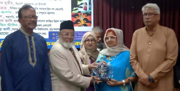 নারী ও শিশুদের অধিকার রক্ষায় মোমো নারী ও শিশু কল্যাণ কেন্দ্রের গোলটেবিল বৈঠক অনুষ্ঠিত