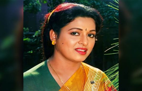 উর্দু সিনেমা দিয়ে ক্যারিয়ার শুরু করছিলেন শাবানা